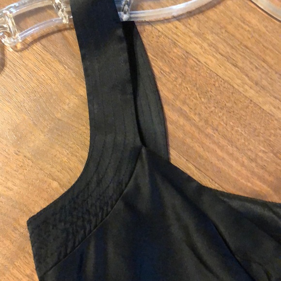 Black tiered Laundry size 4 cocktail dress. - Picture 4 of 6